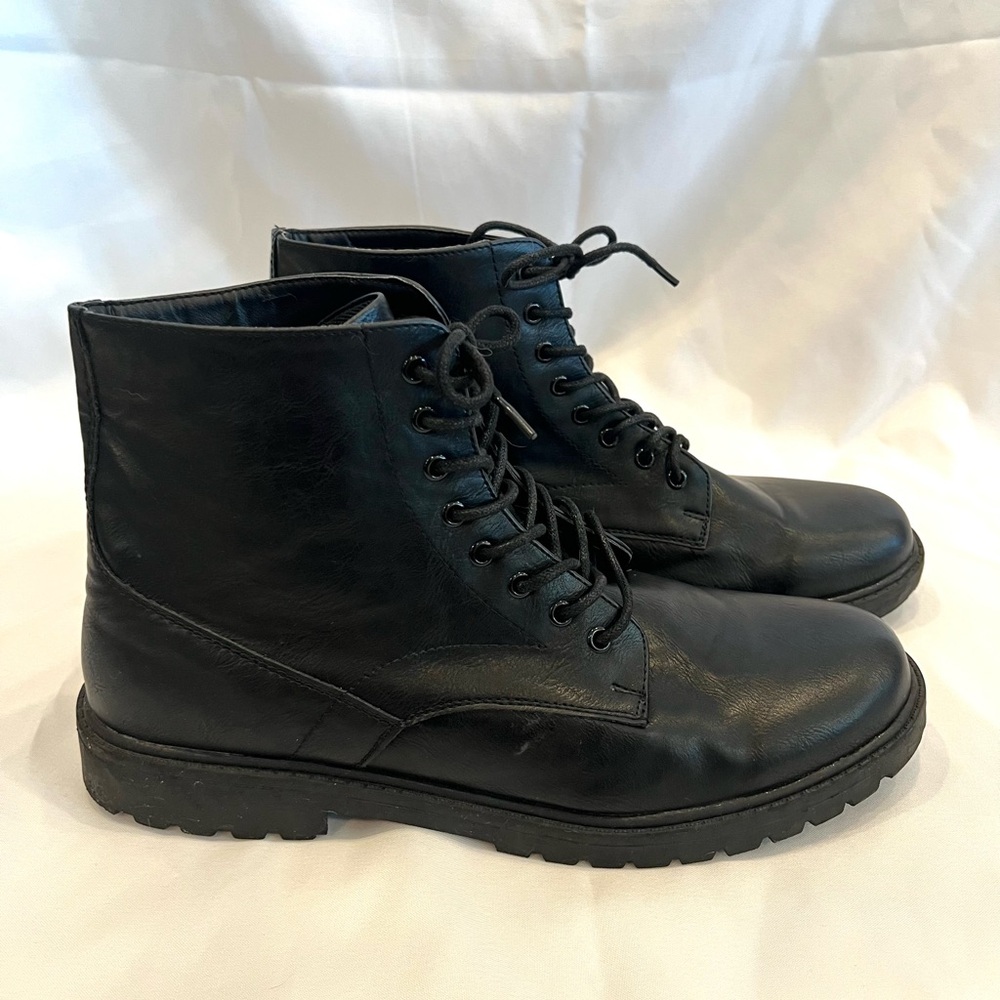 ASOS // NEW LOOK CHUNKY BLACK BOOTS US 10 - MENS